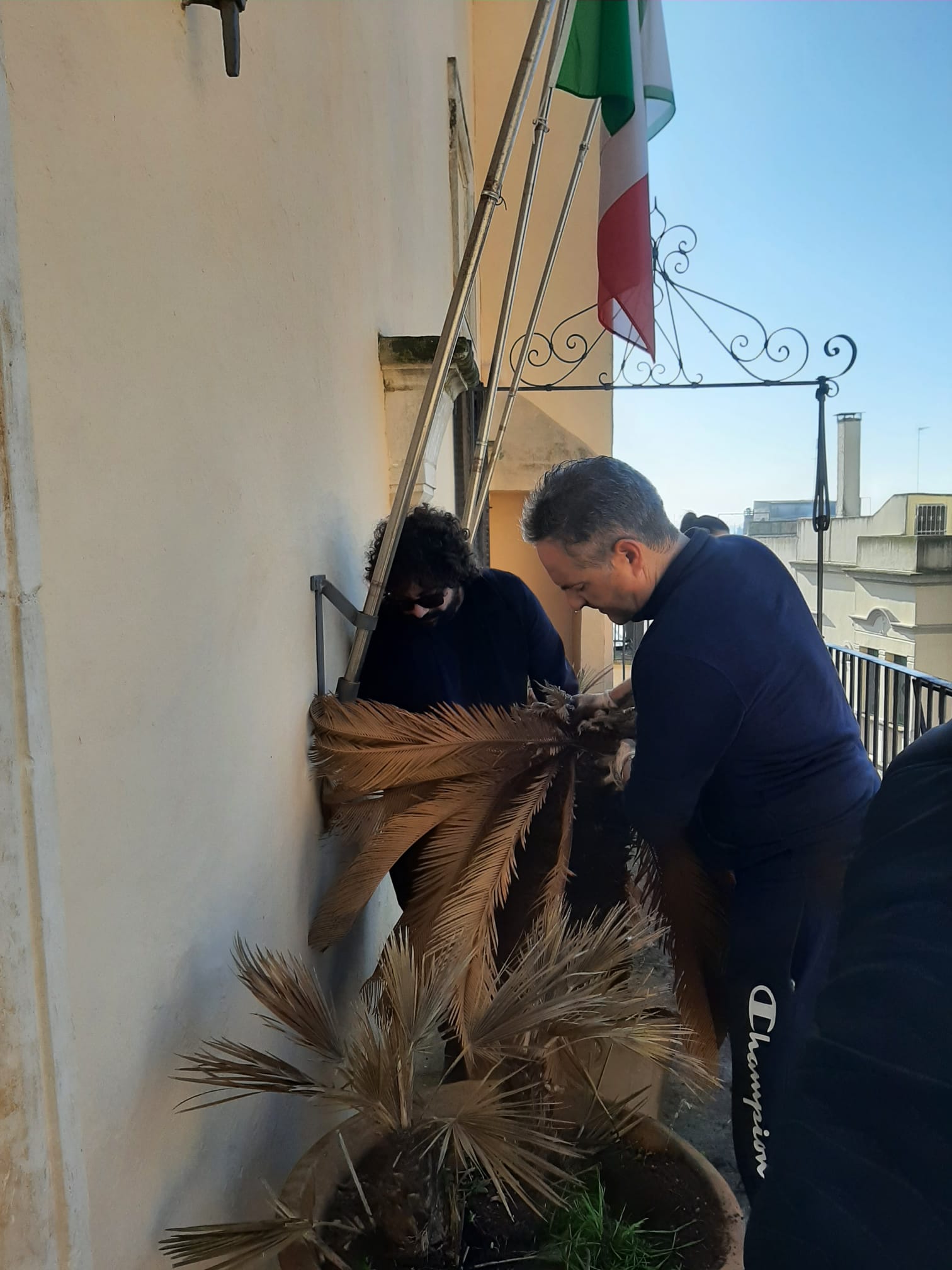 Inferno di fuoco a Torre Mozza di Ugento