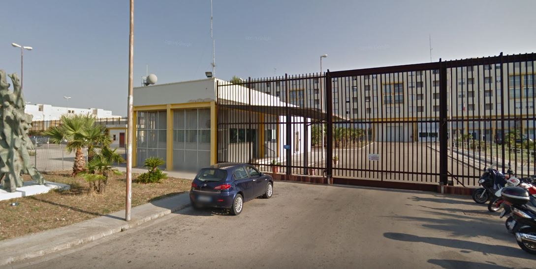 Fornello acceso scatena le fiamme