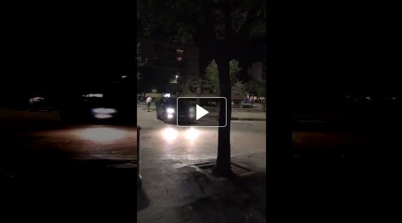 Lecce, uno show improvvisato con il Suv su Piazza Mazzini