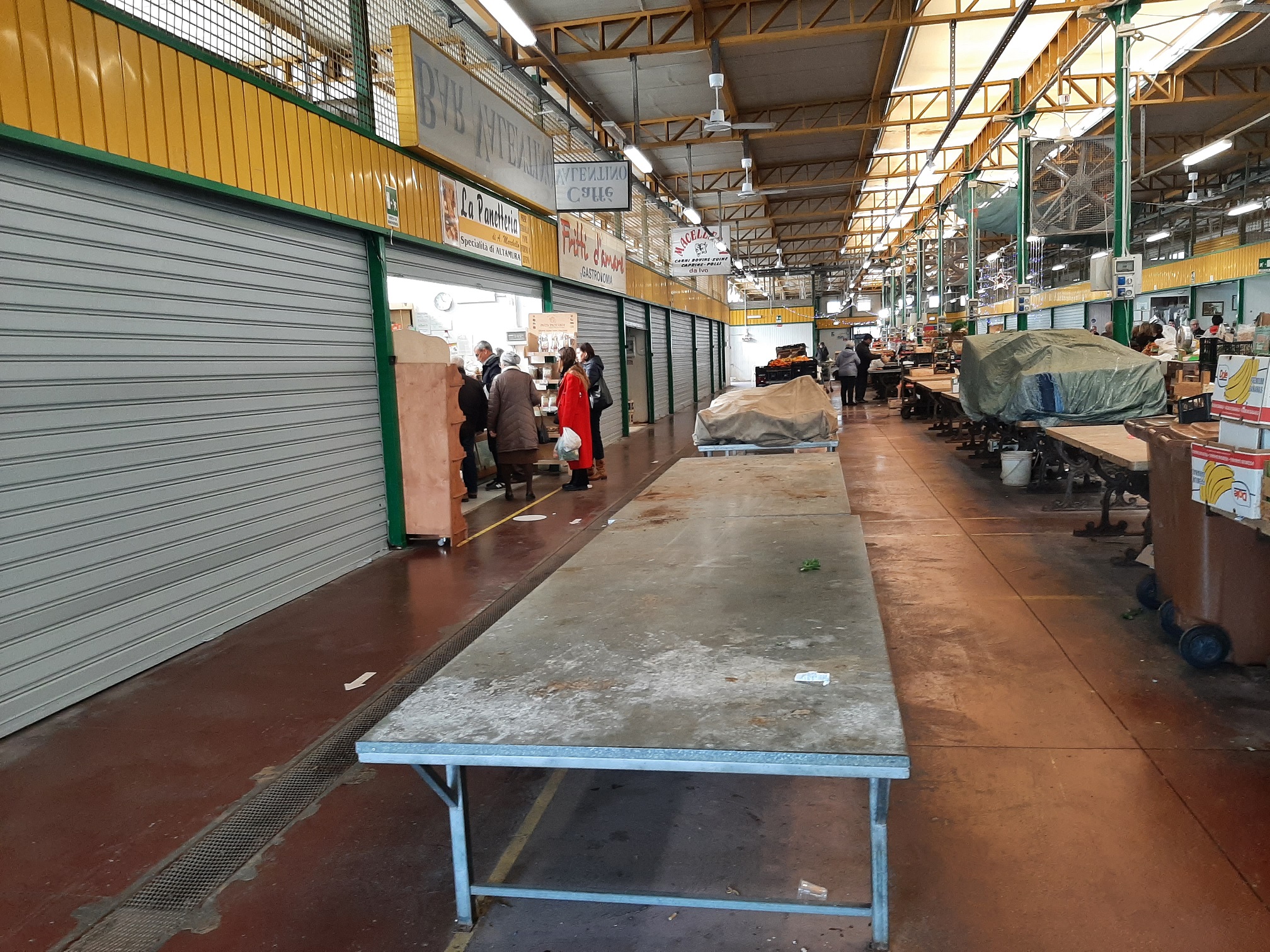 Lecce, Settelacquare, la denuncia dei commercianti del mercato coperto