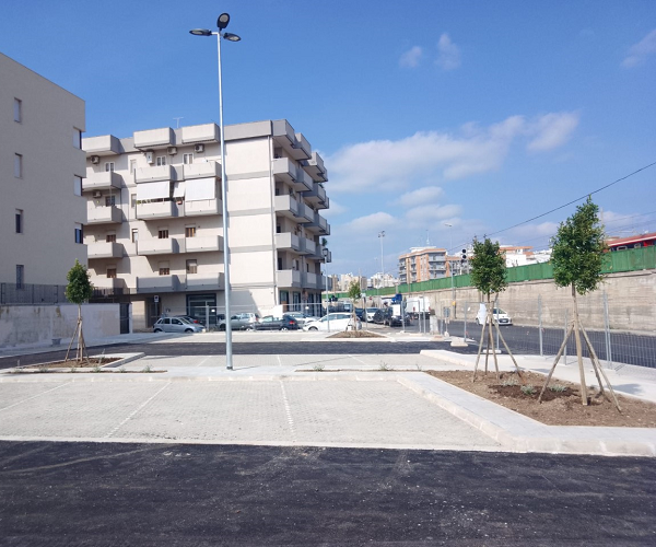 Via Puccini, consegna al quartiere del nuovo parcheggio alberato