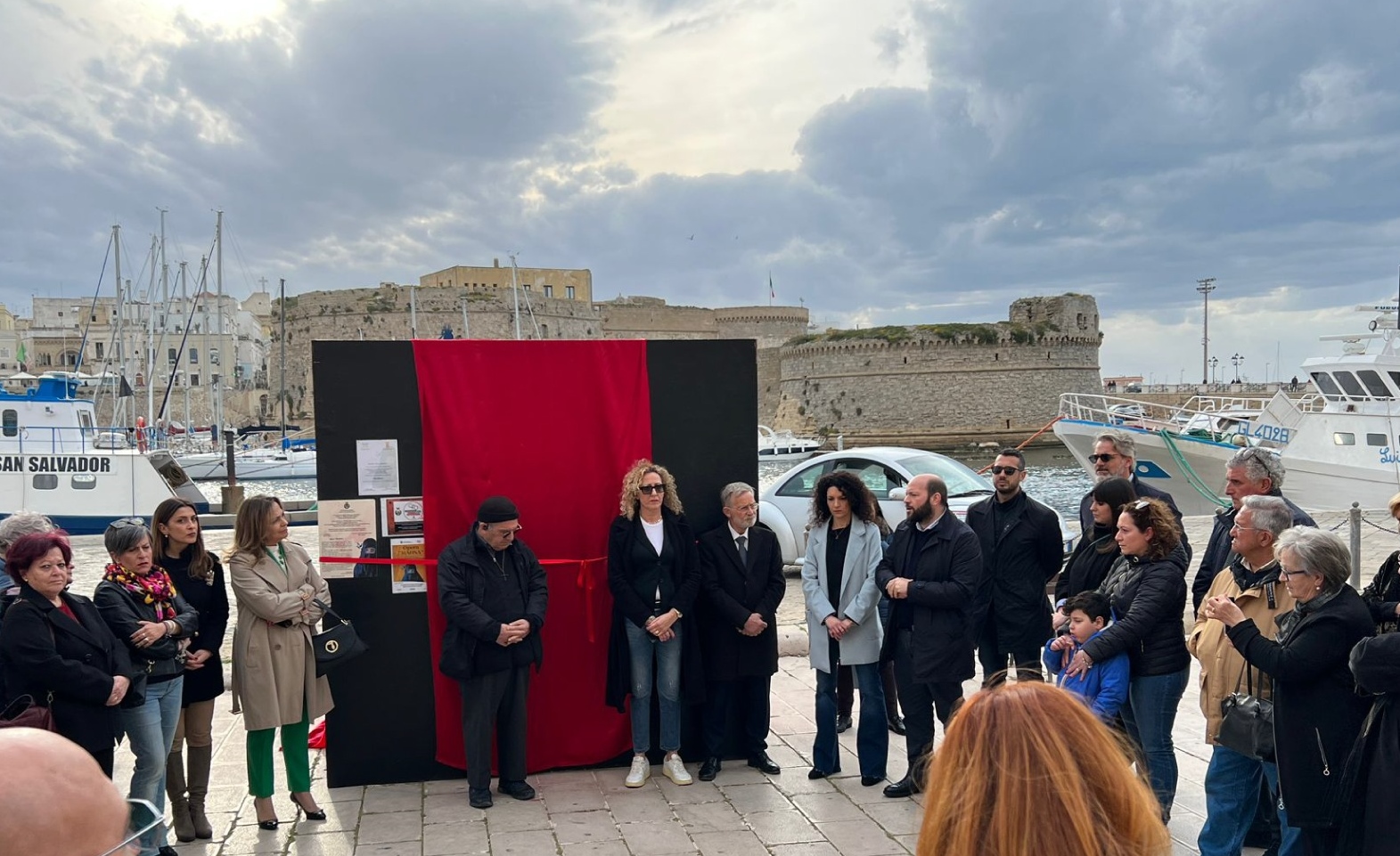 Opera Mahsa, per tutto aprile in piazza Aldo Moro