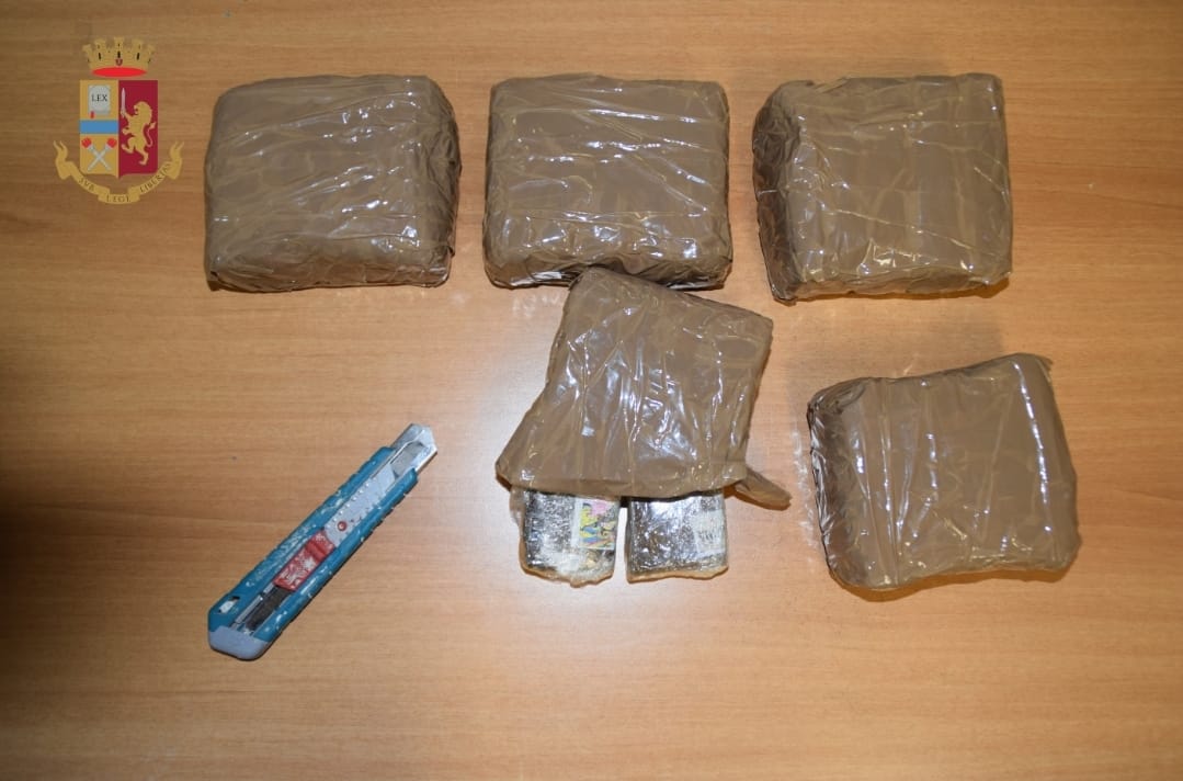 Ruffano, polizia arresta trentaseienne con due chili di hashish