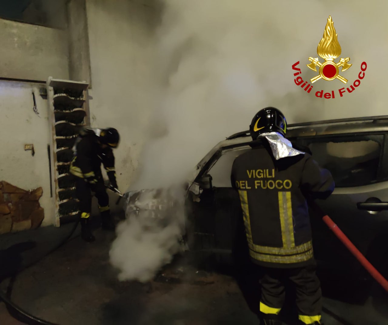 Fiamme ad Alliste, distrutta dal rogo una Jeep Renegade