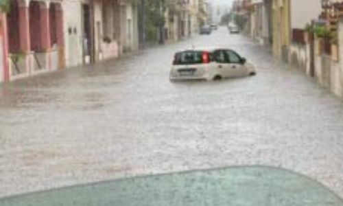 Bomba d’acqua a Lequile. In pochi minuti città sommersa dall’acqua