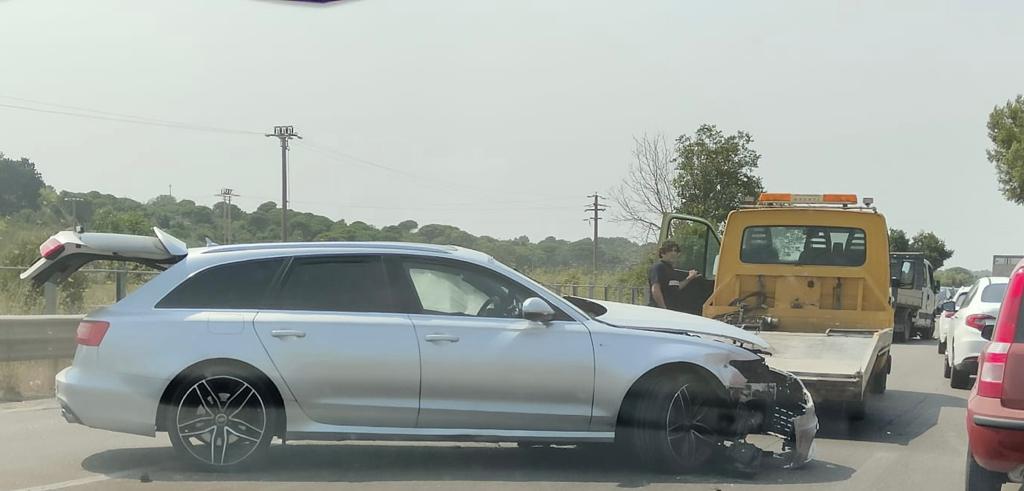 Presicce, frontale tra auto e camion sulla SP274