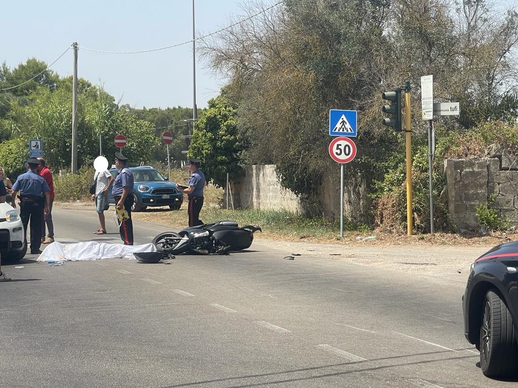 Scontro fra auto e scooter alle porte di Lecce: un morto