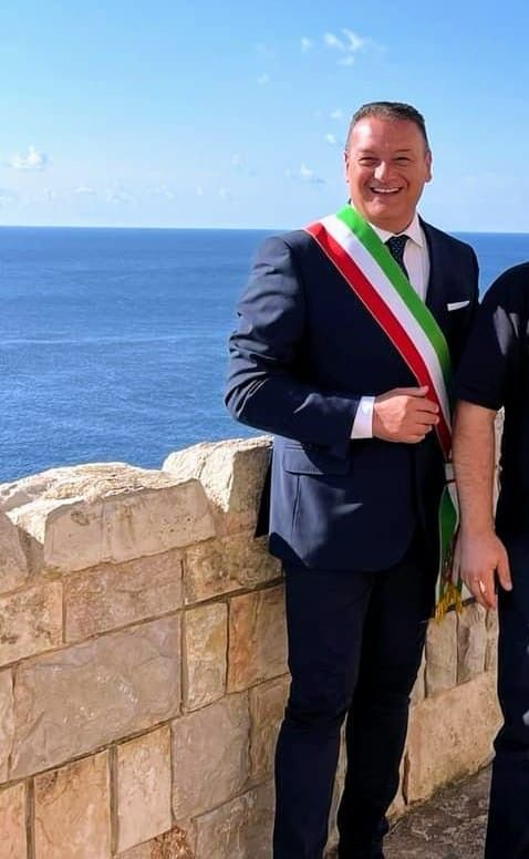Chiosco bar distrutto da incendio a Torre San Giovanni