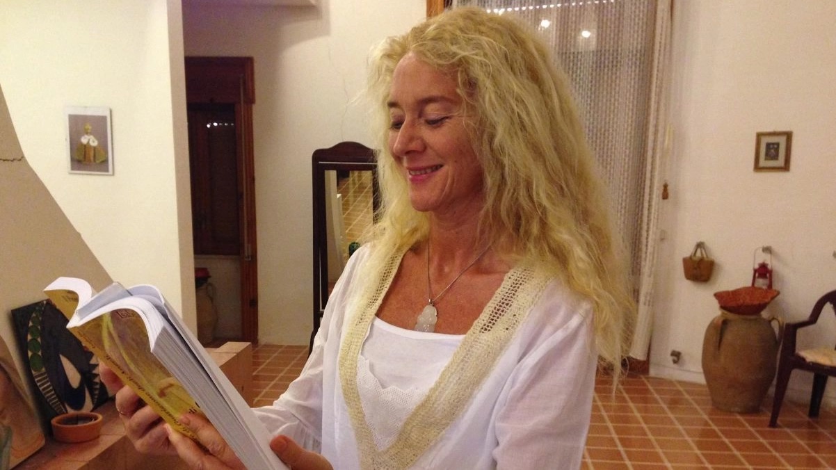 Domenica 16 marzo a Cutrofiano “La scialletta rossa. Una donna di mafia” di Maria Francesca Mariano al Mercato della Cultura
