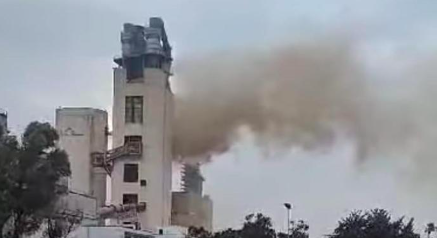 Colonna di fumo dalla Cementeria. Cresce la preoccupazione per salute e ambiente